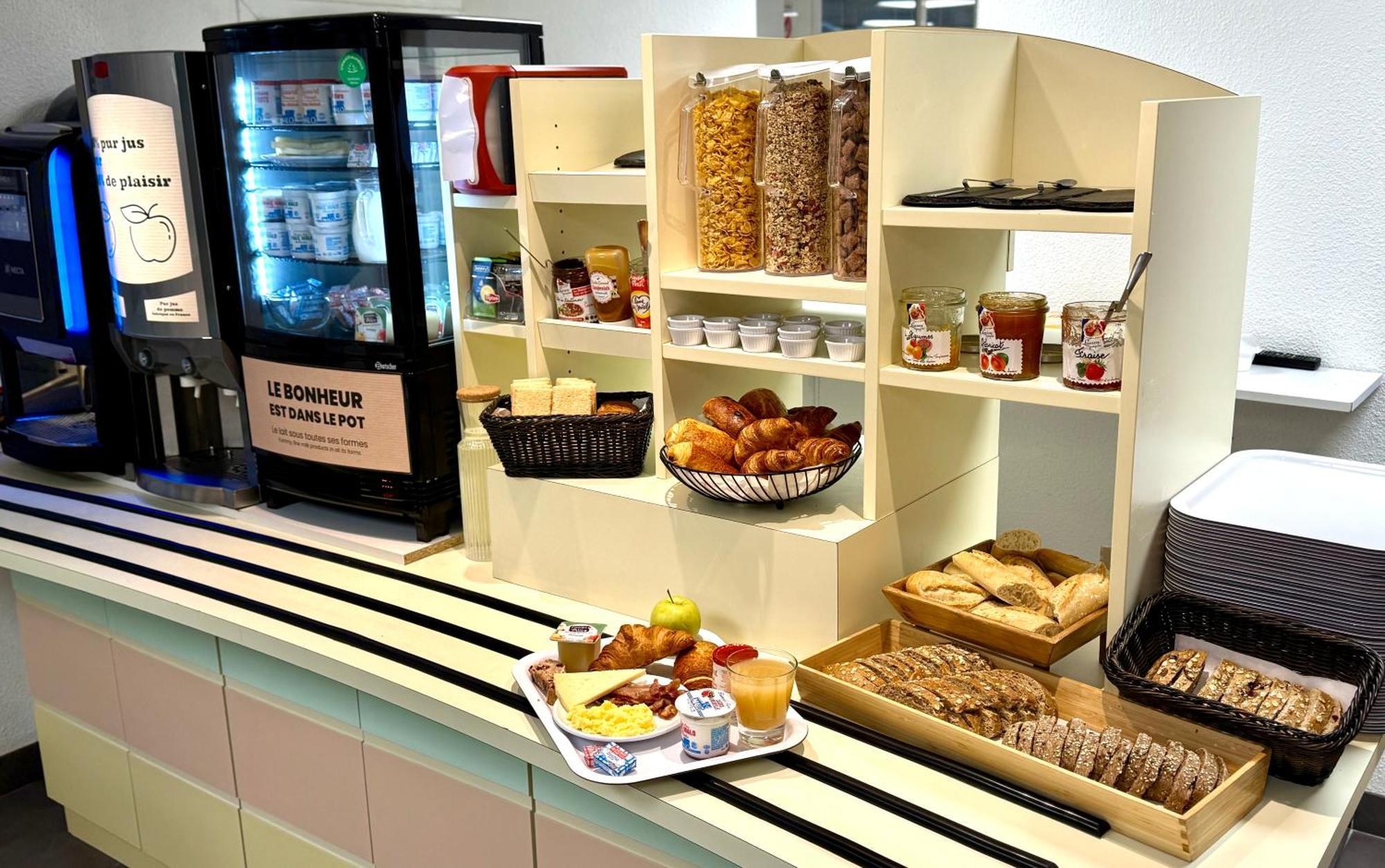 B&B Hotel Lisieux Parc Des Expositions Luaran gambar